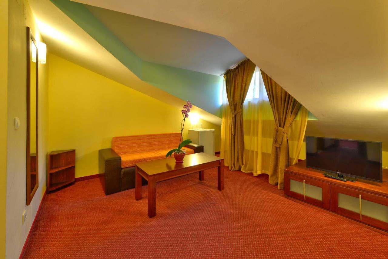 Balkan Hotel Чифлик Экстерьер фото